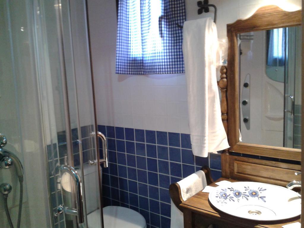 Hostal El Olmo Camarena de la Sierra Bilik gambar